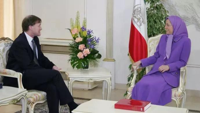  خانم #مریم_رجوی : #دیوید_ایمس مدافع خستگی‌ناپذیر آزادی و دمکراسی 